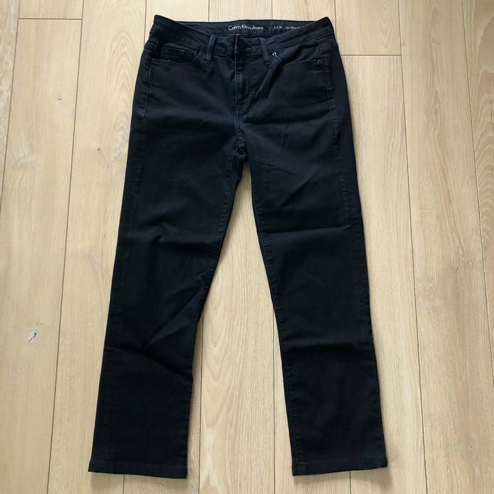 Calvin Klein Cropped Ultimate Skinny Jeans in Black Size 8